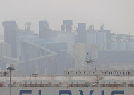 '미 관세 여파' 지난해 수출대금 달러화 비중 하락⋯원화 결제 '역대 최고'