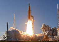 미국, 반세기 만에 유인 달 탐사 재개…중국과 우주경쟁 가열