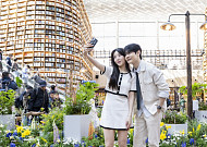 스타필드 코엑스몰 별마당 도서관, ‘시와 꽃향기’ 가득한 봄날 특별전