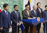 ‘지방선거·개헌 동시투표’ 급물살…국힘 반대 속 통과 안갯속