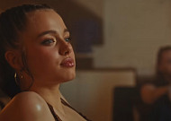 '앤젤리나 졸리 딸' 샤일로, 다영 신곡 뮤비에 깜짝 등장⋯"소속사도 몰랐다"