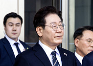 李대통령, 윤중로 깜짝 방문…시민들과 벚꽃길 소통