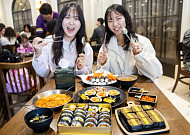 봄나들이 수요 잡기 나선 테마파크…‘김밥’으로 먹거리 콘텐츠 강화