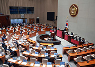 예결위 추경 심사…與 “골든타임 사수” vs 野 “선거용 예산”