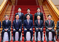 與 “여야정협의체, 현안 이견 있었지만 민생 소통 공감대”