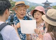 [윤나래의 세대읽기] 왜 어르신들은 돈을 안 쓸까?