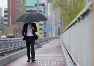 월요일 '황사비' 예고…때이른 더위 꺾인다 [날씨]