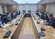 [포토] 박은식 산림청장, 중동전쟁 관련 목재산업계 간담회 개최