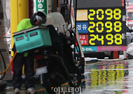 서울 주유소 휘발유에 이어 경유 가격 2000원 돌파 [포토]