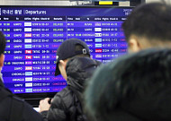 '돌풍 영향' 제주도 항공기...200여편 결항