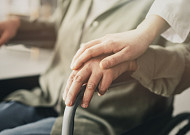 손 떨림만이 아니다…변비·잠버릇도 신호, 파킨슨병 조기 진단 중요 [e건강~쏙]