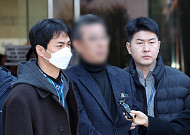 '장애인 성학대' 색동원 시설장 재판 시작...'공소사실 특정' 공방