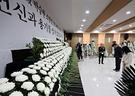 "헌신 잊지 않겠습니다"...완도군 소방관 분향소 추모행렬 이어져