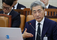 신현송 "스테이블코인 발행 시 고객확인 업무 역량 중요"⋯은행에 힘 실었다