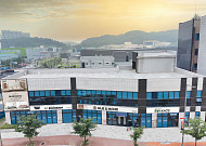 "트럭 위에서 꿈꿨다"…배송기사 출신 46세, 가구 불모지 오산에 '우리 집 같은 가게'를 짓다