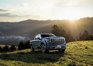 “레드 엠블럼으로 존재감 강화”…GMC, 시에라 ‘스칼렛 나이트 에디션’ 출시