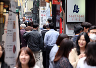칼국수 1만원 시대⋯"이젠 뭘 '서민음식'이라 불러야 하죠?" [이슈크래커]