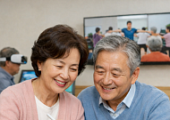 화투 대신 태블릿…경로당, ‘스마트 플랫폼’으로 진화