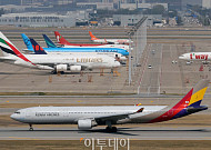 고유가·전쟁에 항공편 중단 속출…해외 여행객 ‘무방비 피해’ 어쩌나
