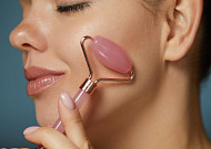 "피부에 새 배설물?"…'기괴한 스킨케어' 어디까지