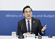 박홍근 장관 "2차 추경 언급은 시기상조..편성된 예산 효과 극대화가 우선"
