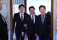 당정청 “4차 석유 가격제, 신중 검토…5부제 보험료 할인 상품 내달 출시"