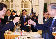 李 "신짜오"-또럼 "안녕하세요"…한·베 만찬에 재계도 총출동