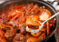 '2TV 생생정보' 오늘방송맛집- 묵은지 최강자는? 고등어조림 vs 돼지갈비찜 맛집