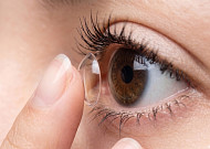 알콘 “콘택트렌즈 착용자 교체주기 ‘미준수’ 절반 넘어”