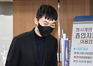 '현직 교사와 문항거래' 일타강사 현우진... "정상적인 거래" 혐의 부인