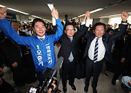 與, 김부겸 선거사무소 개소식 집결…“국힘 혼내야 나라가 산다”