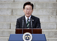 李대통령 "이순신 장군 정신 등불 삼아⋯국난 극복에 전력"