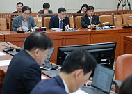 재경위, 전략수출금융지원법 공청회…기여금 놓고 ‘이견’