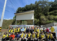 한국거래소, 강원 홍천서 '1사1촌' 농촌일손돕기 실시