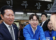 정청래 "죽도록"·하정우 "몸 사라질 정도 뛰겠다"…지선 한 달 앞 부산 표심 공략
