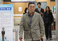 법원 출석하는 김현재 케이삼흥 회장 [포토]