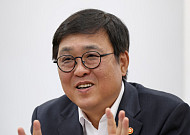 최휘영 장관 “박찬욱 佛훈장 수훈, 문화예술계 자긍심 드높여”