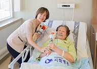 시화병원, 어버이날 맞아 입원환자에 카네이션 전달…시흥시립합창단 '효 콘서트'도