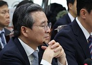 靑 블룸버그 항의 놓고 여야 이견…"오만한 칼춤" "상식적 조치"