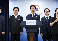 김민석 총리 “삼성전자 파업 땐 경제 피해 막대”…긴급조정 가능성 시사 [종합]