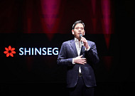 정용진 회장, 스타벅스 ‘5.18 탱크데이’ 직접 사과⋯“시스템·역사인식 부재가 火 불러”