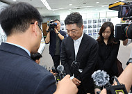 김수완 신세계그룹 부사장, 광주 사과 방문...5·18단체 ‘문전 박대’