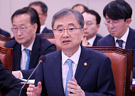 與 “호르무즈 대응, 신중해야”…조현 ”이란과 5차례 통화, 선원 안전 보호 총력”