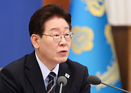 "어떻게 사람의 탈을 쓰고" 李대통령, 국무회의서도 '스타벅스' 저격