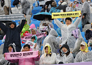 “지소연 실축에 환호까지?”...3억원 공동응원단인데 ‘북한팀’만 외쳤다