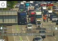 [속보] 중부고속도로 하남드림휴게소 부근 화물차 사고 발생