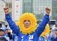 김병욱 성남시장 후보, '해바라기' 소품·시민 선거송으로 이색 유세