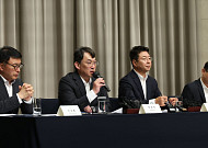 신세계그룹 “스타벅스 ‘탱크데이’ 고의성 못 찾아”…이제 ‘공’은 경찰로