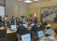 의사봉 두드리며 시작한 신현송의 첫 금통위 [5월 금통위]