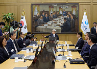 신현송의 첫 금통위, 8연속 기준금리 동결⋯고물가 속 중동 변수 반영한 듯 [5월 금통위]